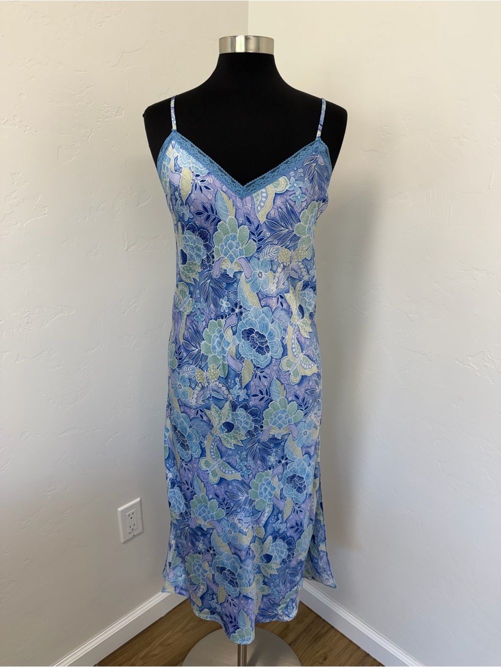 august silk Intimates Silk Light Blue Floral with Lace Trim Slip Dress Size M